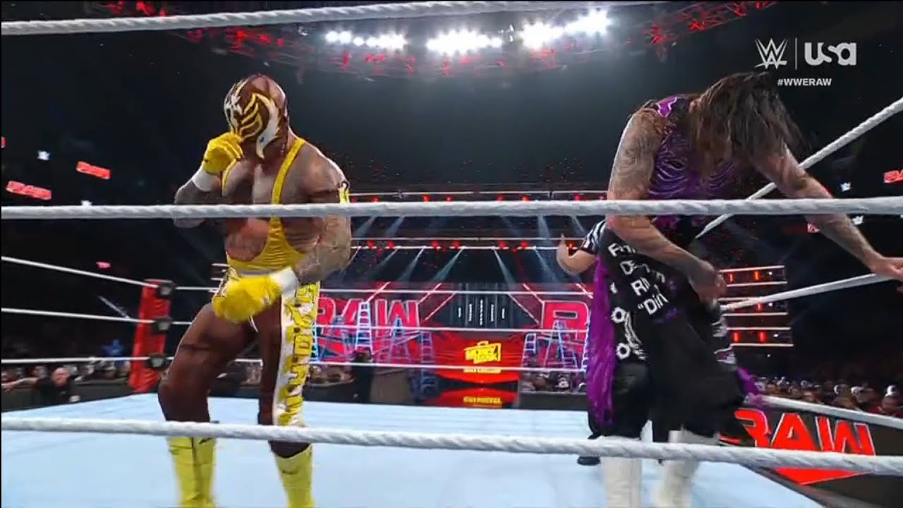 Rey Mysterio vs. Dominik Mysterio - WWE RAW 7/01/2024