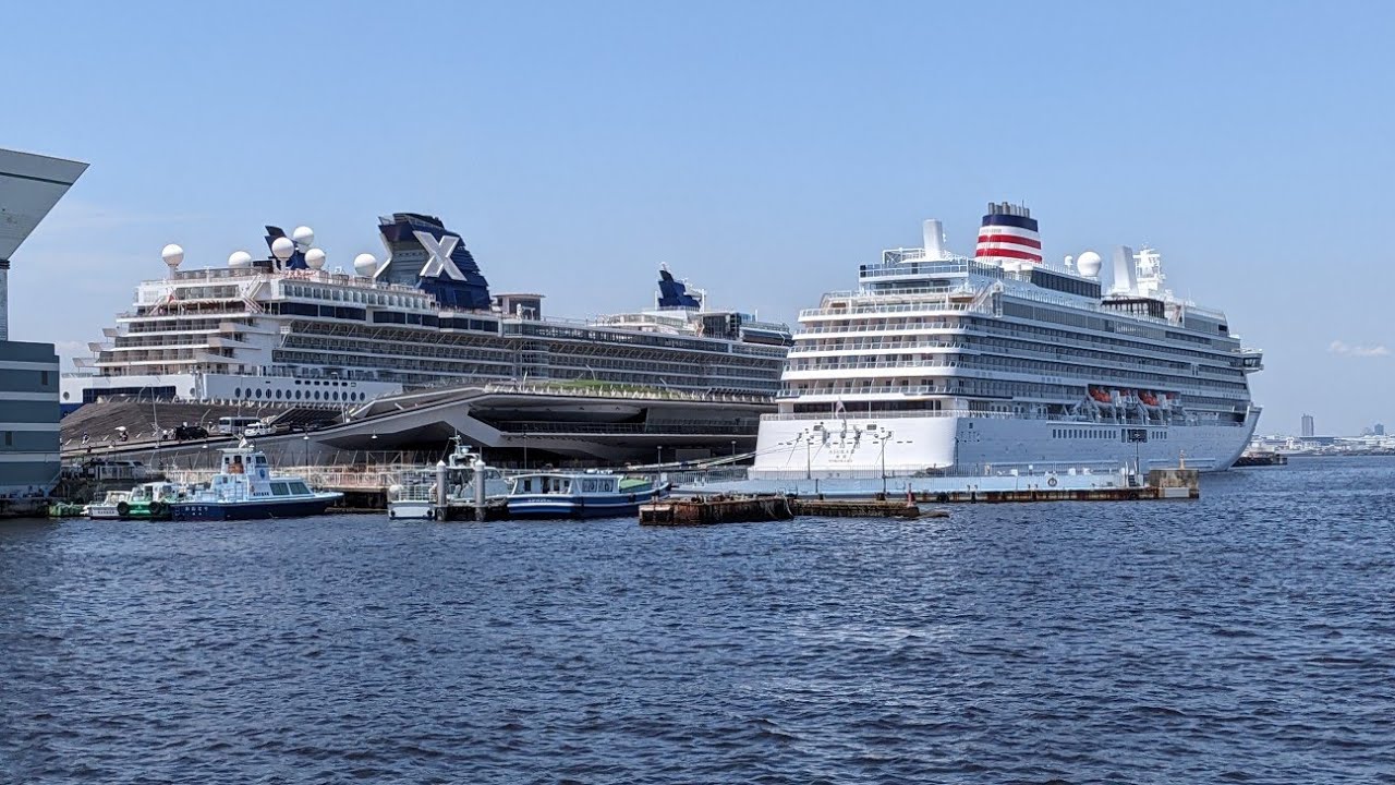 Pasir Asuka 3 dan Celebrity Millenium di Dermaga Osanbashi 19 Jun 2025