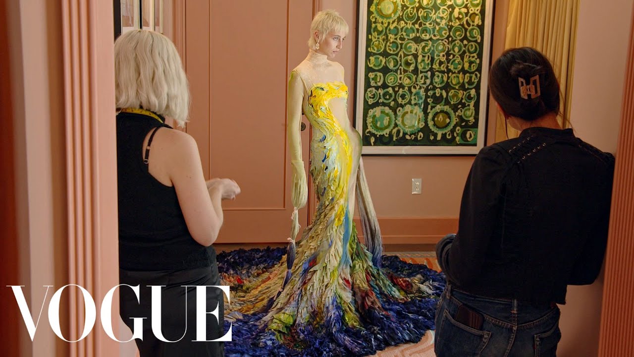 Примерка платья Эммы Чемберлен на Met Gala | Vogue
