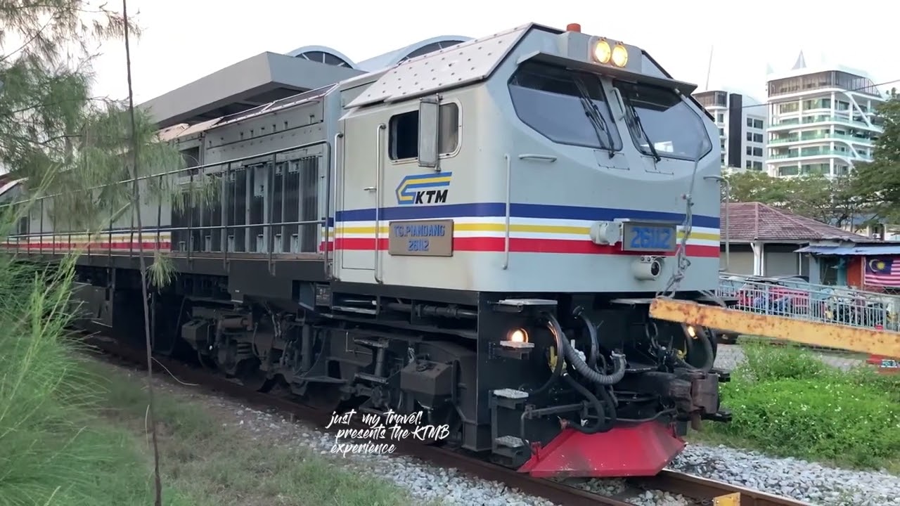 One of my favourites long haul cargo captured. KTMB Class 26 with its engine sound at its best.