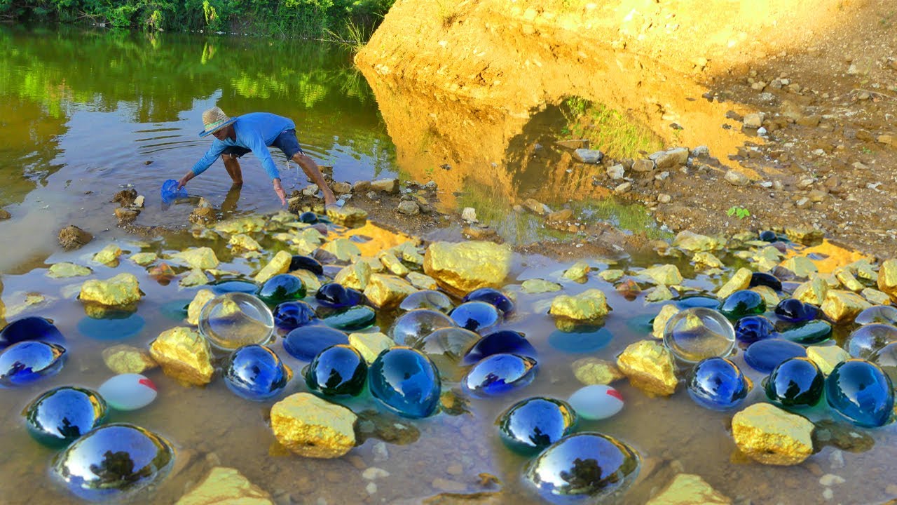 A strong farmer has won many Gems and gold At the foot of the mountain