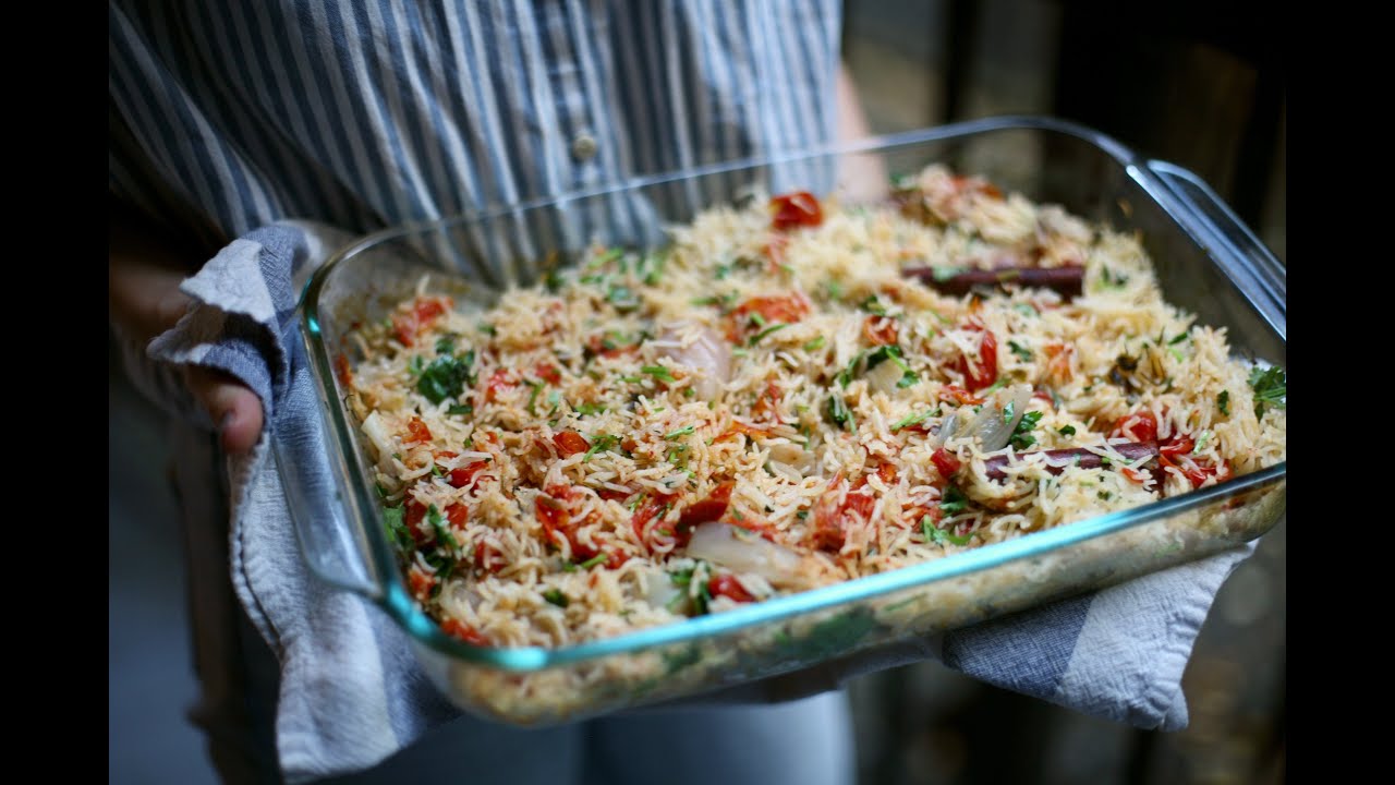 Baked Rice [With Cherry Tomatoes, Garlic and Shallot]