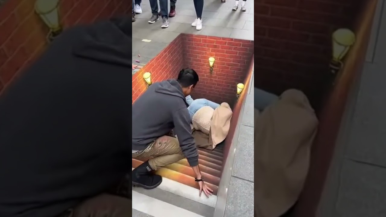 When the phone is more important than the road&hellip; prank happens. 😅#viral#trending#usa #funny