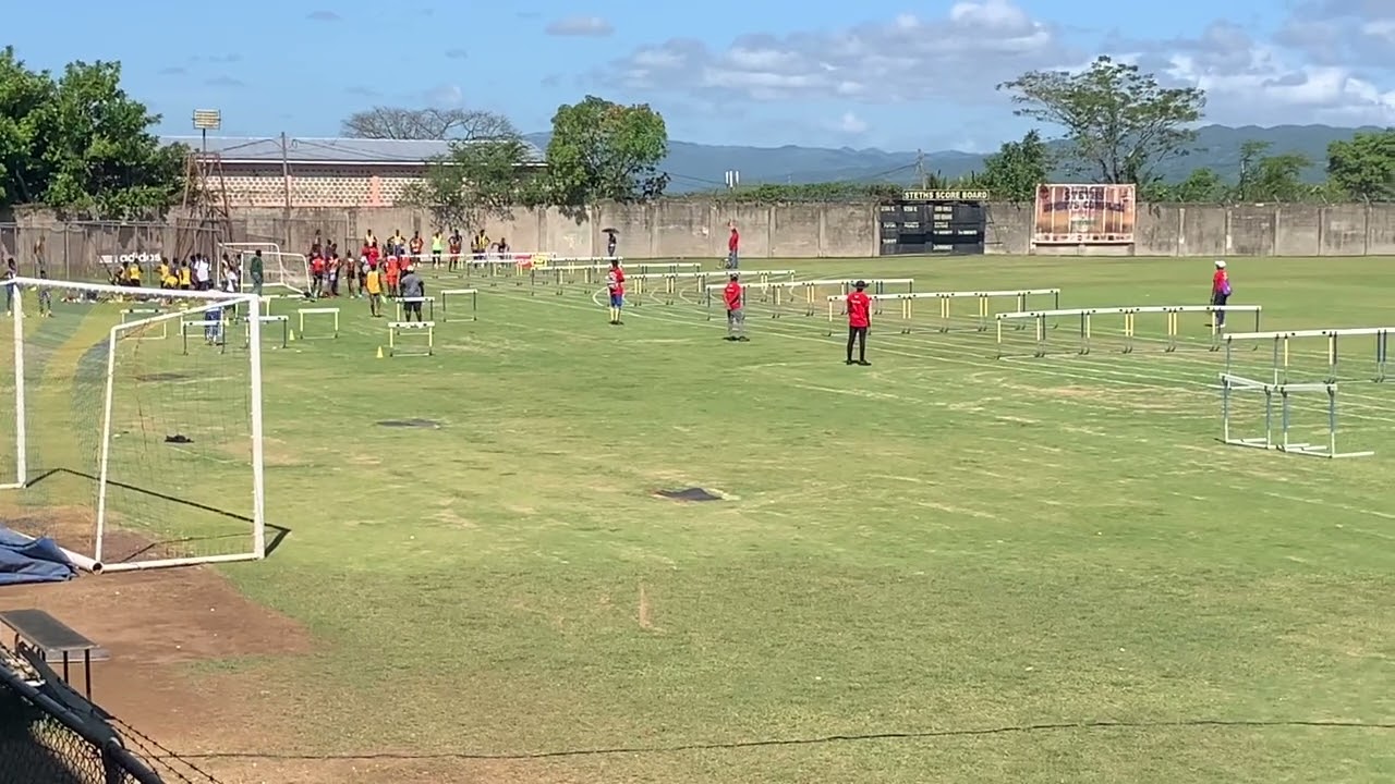 Shamer Blake of steths 14.57 on grass @western champs ||class 1
