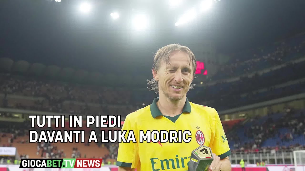 Milan - Tutti in piedi davanti a Luka Modric