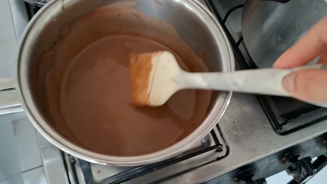 Intolerante a lactose? Aprenda a fazer chocolate quente do jeito certo