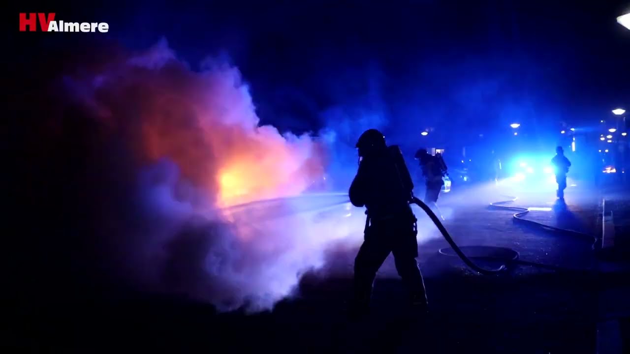 Drukke nacht voor brandweer tijdens jaarwisseling in Almere