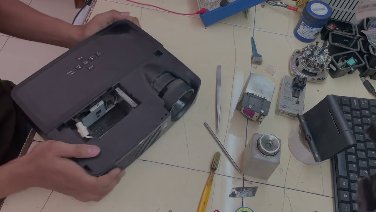 Projector InFocus IN112 Teardown !!!!