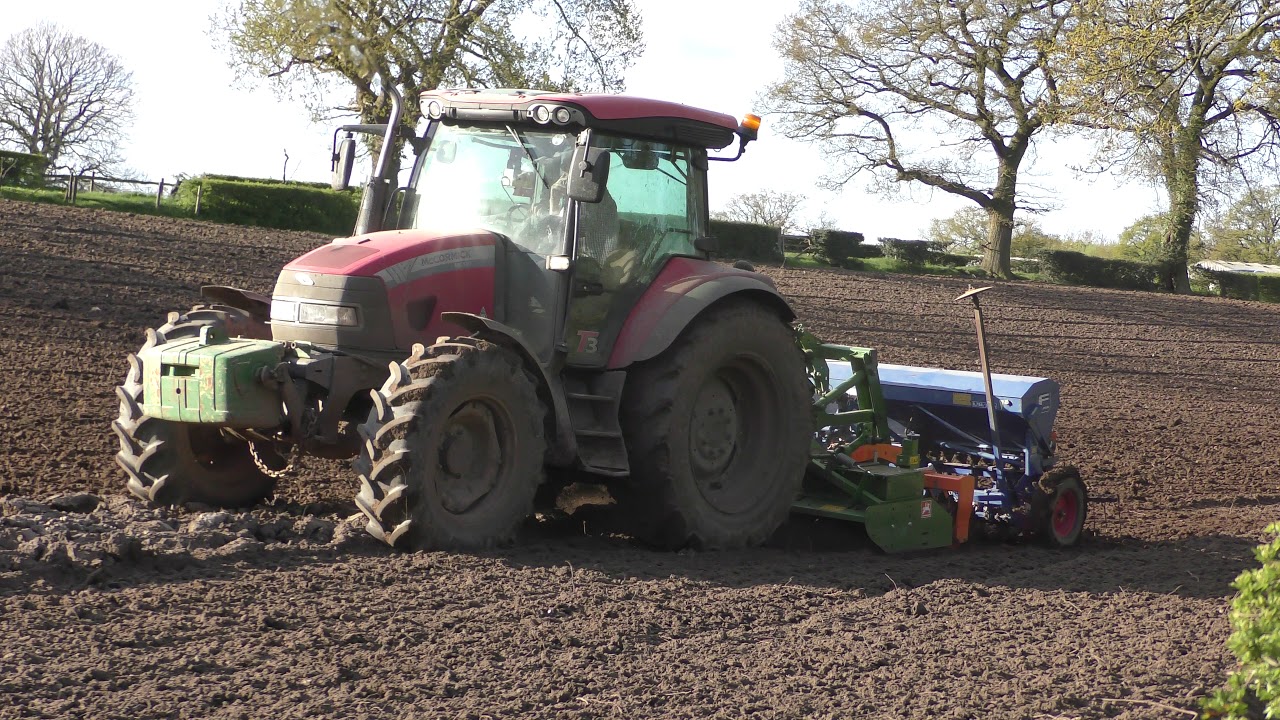 Mc Cormick MC130 Drilling Spring barley