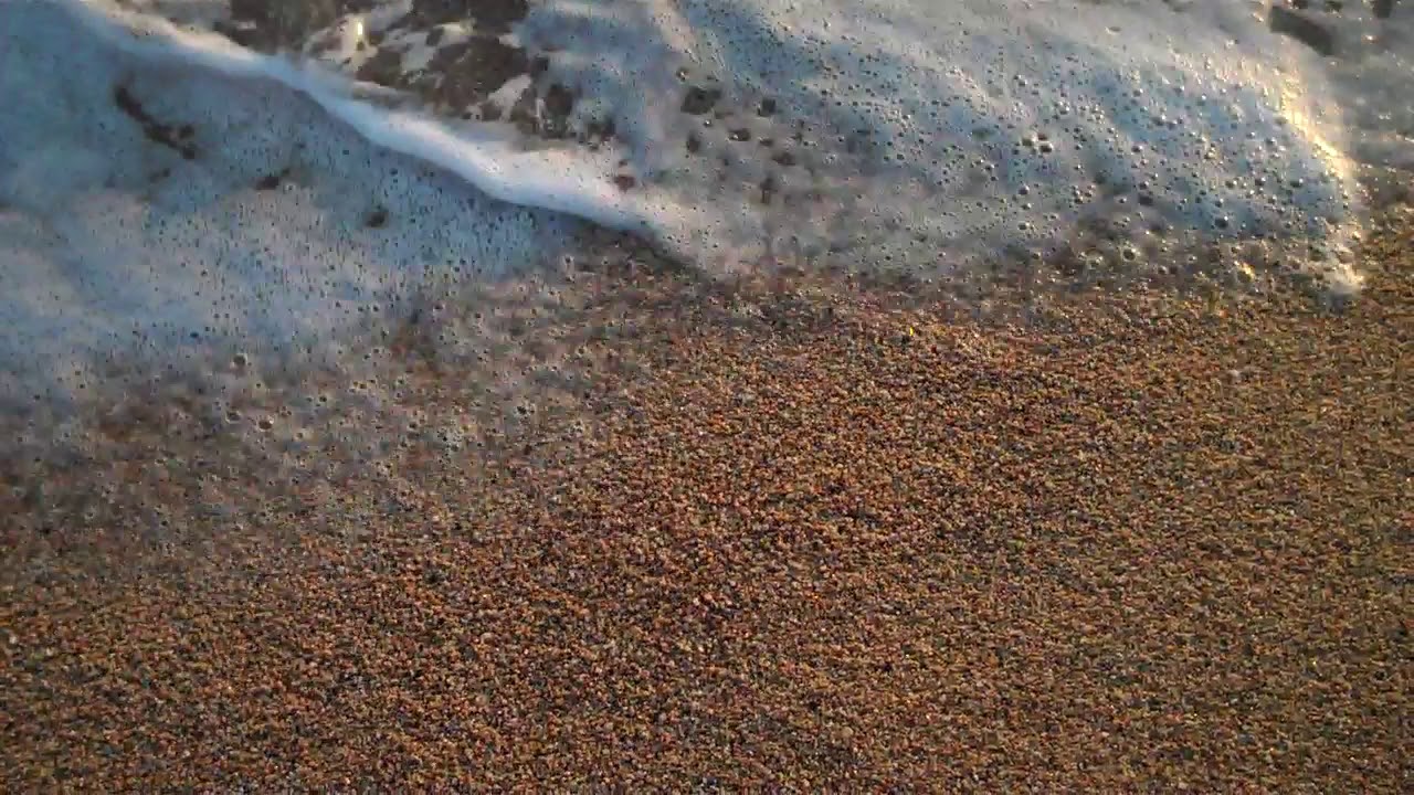 ASMR Sound for relaxing - waves on the  grainy sand of a Corsica beach
