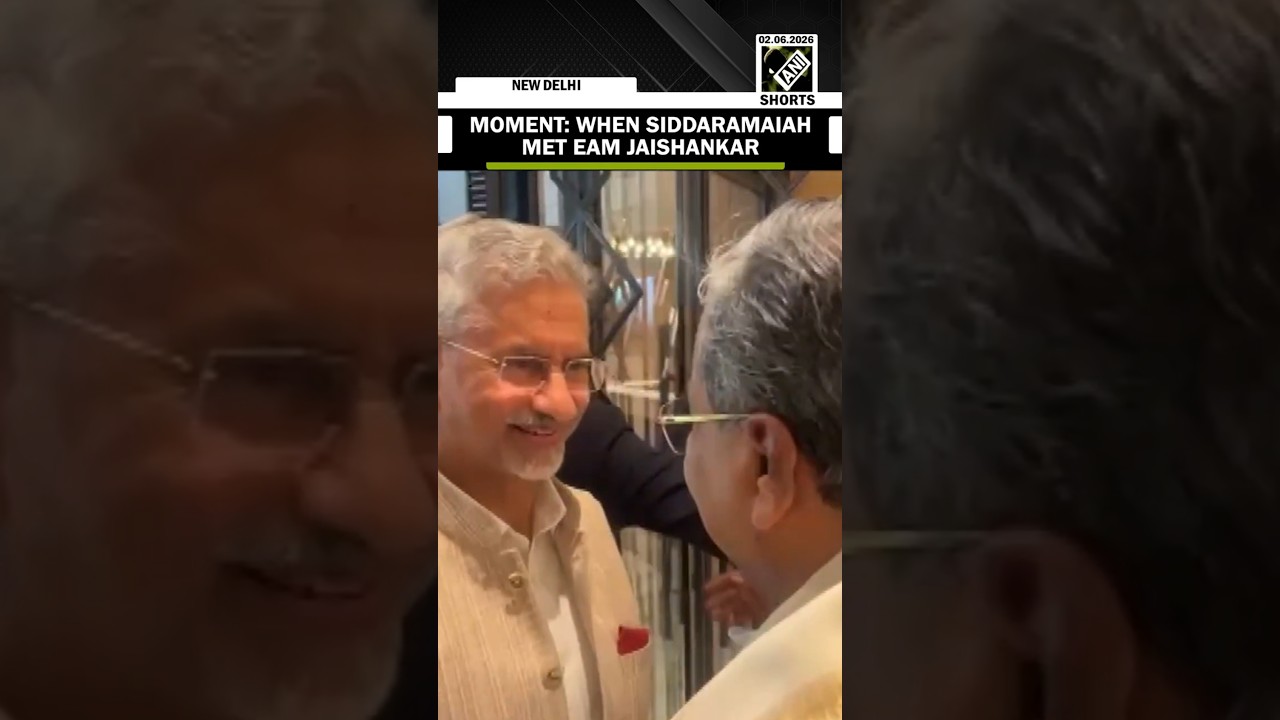 Surprise Corridor Meet: When Congress&rsquo; Siddaramaiah met EAM Jaishankar in Delhi