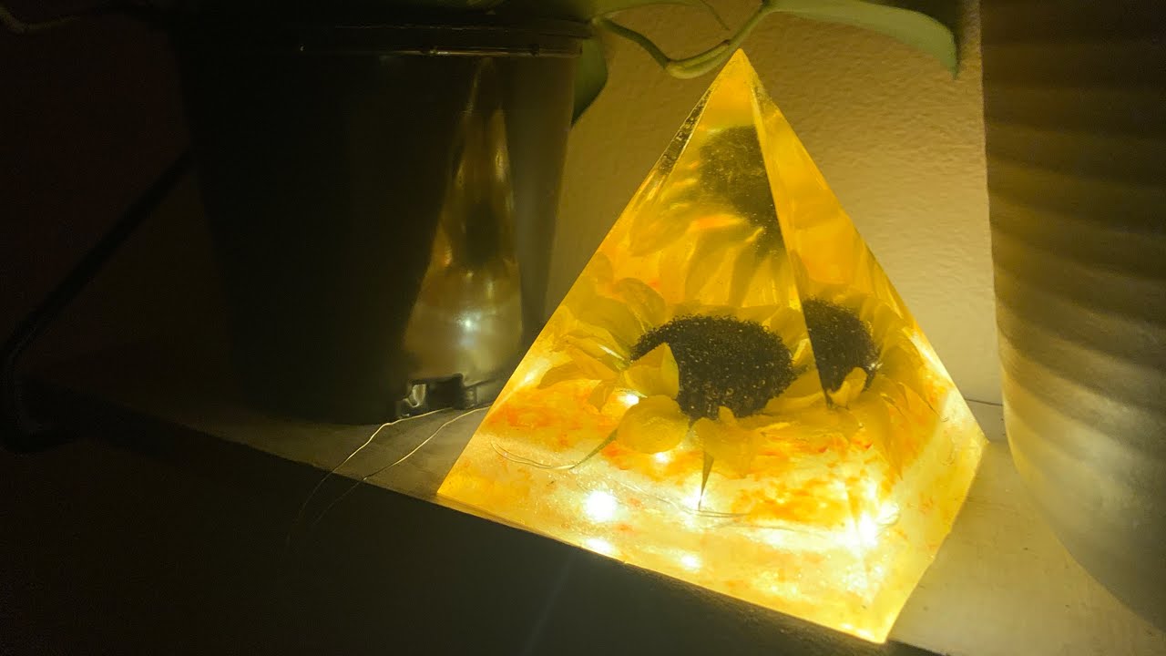 Making a sunflower pyramid lamp. Diy floral resin lamp. Watch me resin