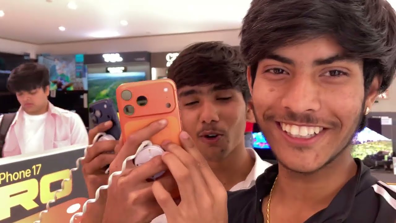 iPhone 17pro max Lene Ki Khushi Me😊🥰| ₹10000 Rupee ki kari party Dost ke sath 🥳 ❤️🫂￼| Abhi Ambawata