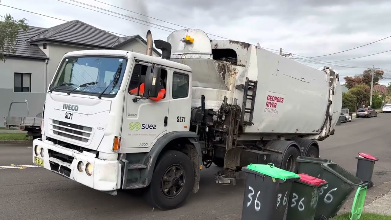 George’s River Green Waste - SL71 powering through streets