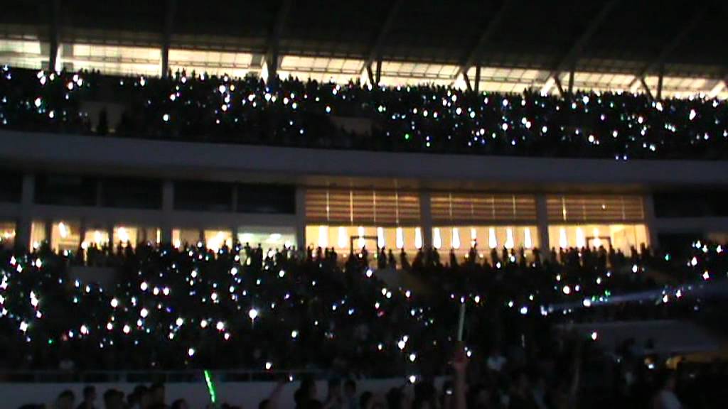 [Westlife Gravity Tour 2011 in Vietnam] You Raise Me Up - Great moment