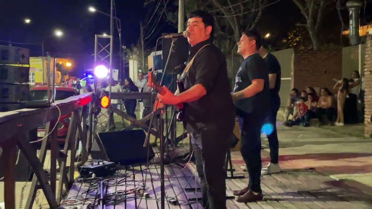 Julio vaz y Los Ángeles de la Bailanta en vivo