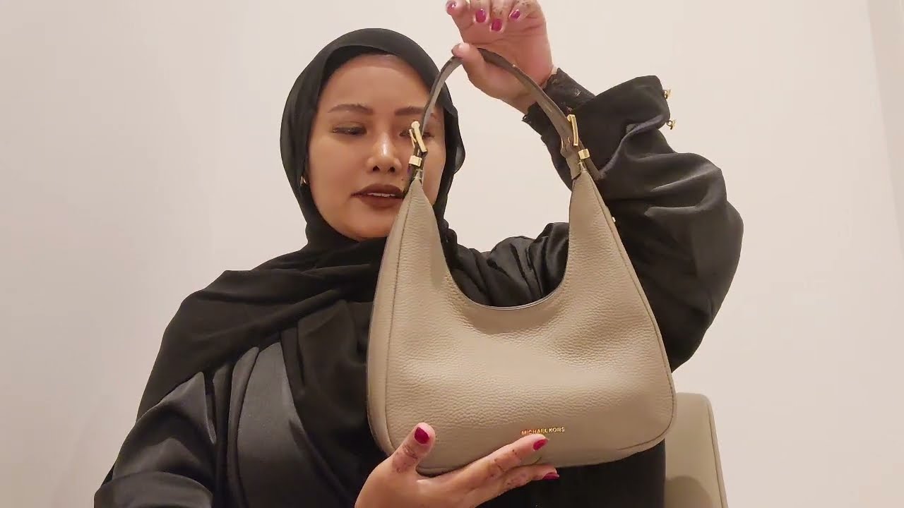 Что помещается внутри сумки Michael Kors Nolita?