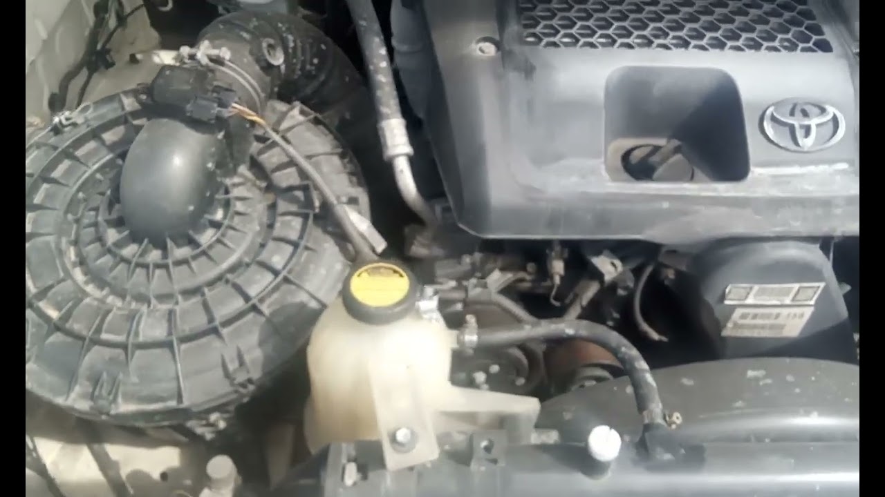 Toyota hilux #11483 engine running