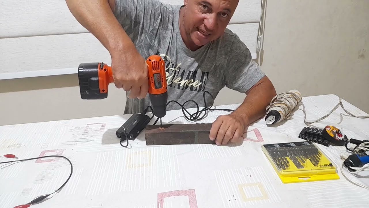 Adaptei uma fonte de notebook na minha parafusadeira/bateria de lítio🔋não segura carga