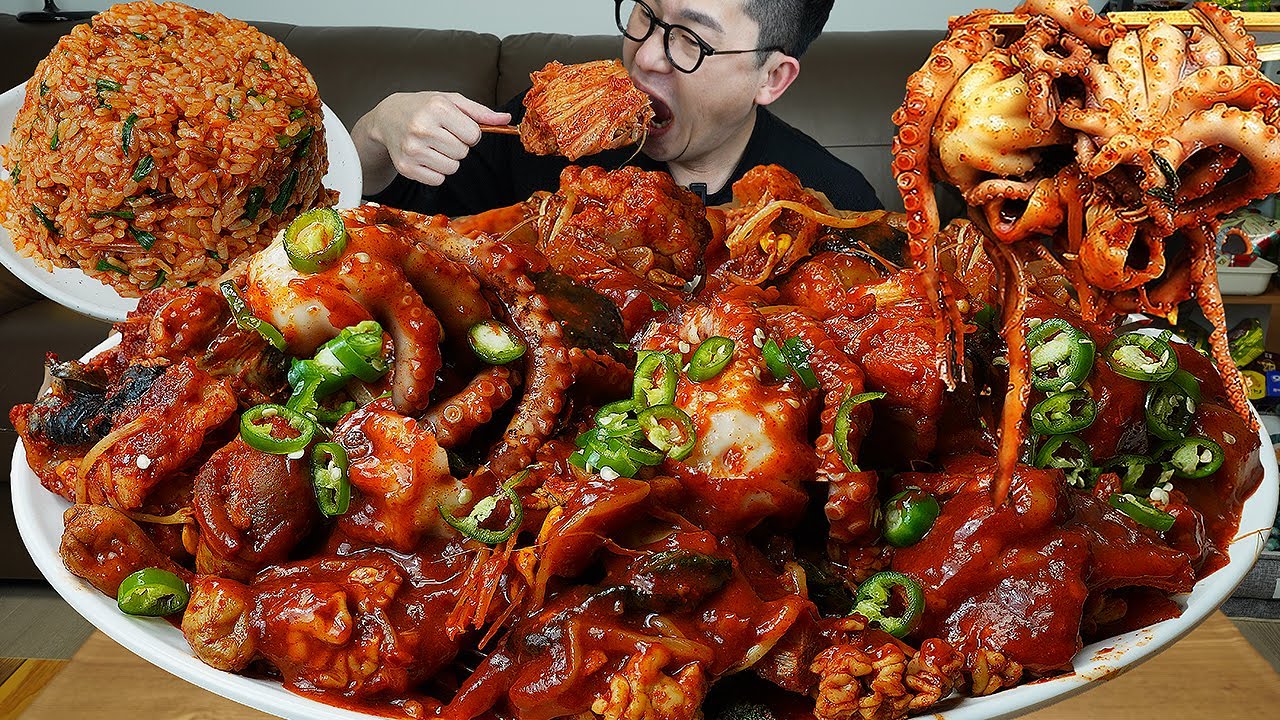 ASMR MUKBANGㅣSpicy Steamed Monkfish With Raw OctopusㅣEATING SHOW