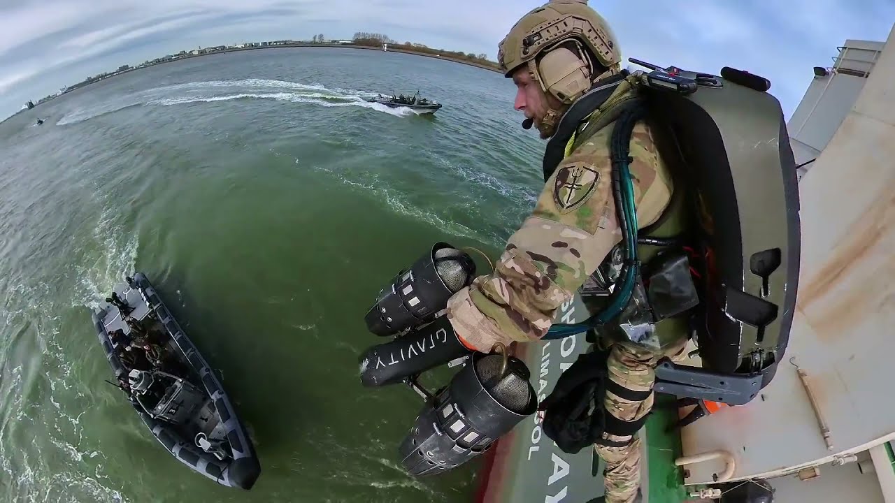 Gravity Jet Suit. Реактивный ранец для армии.
