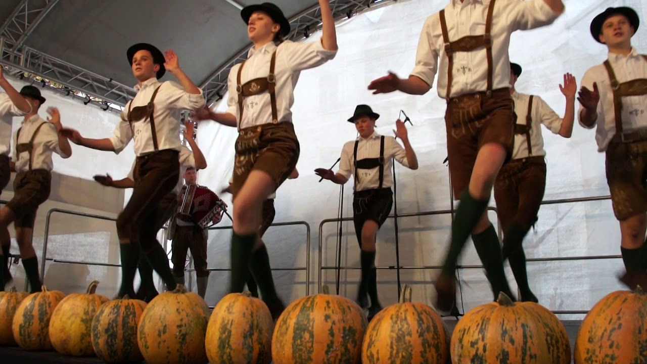 Glockenspiel .... Junge Vorauer Schuhplattler, Aufsteirern 2017, Graz, 47-1 © OlmHERZ