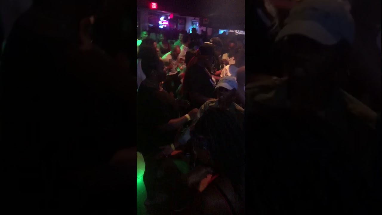 Soca vs Reggae dancing is life!