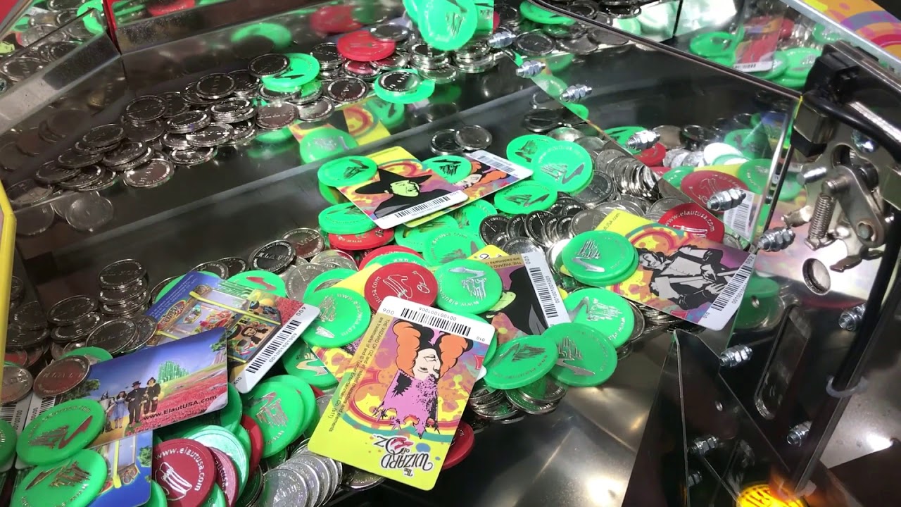 Incredible Pizza - Playing our Fave Wizard of Oz Coin Pusher