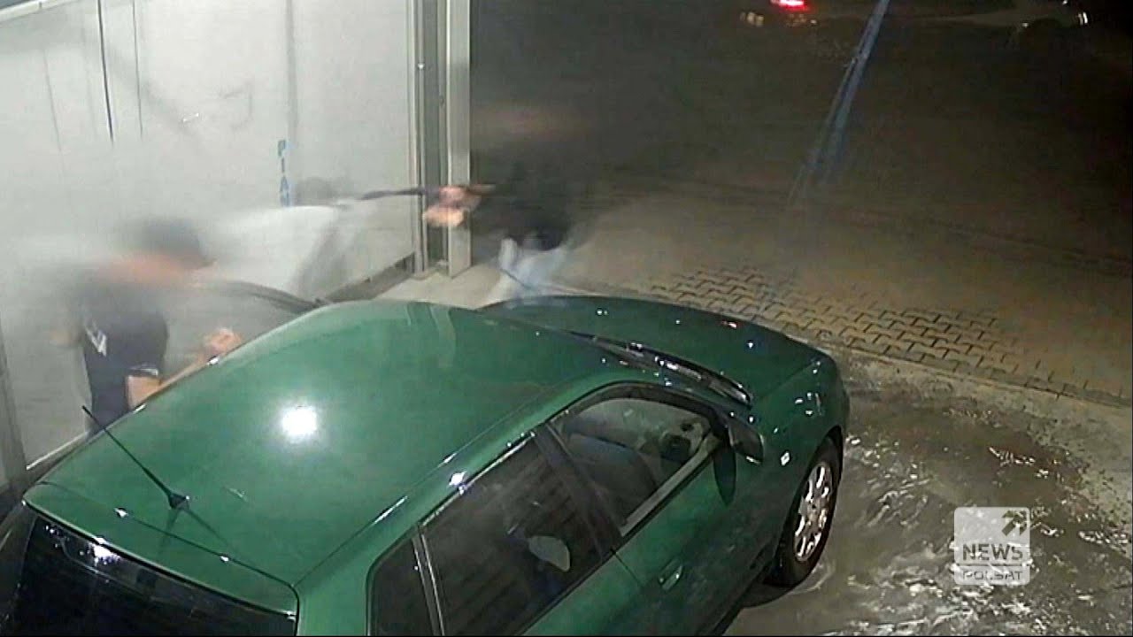 Chciał ukraść auto. Kobieta oblała go wodą pod ciśnieniem