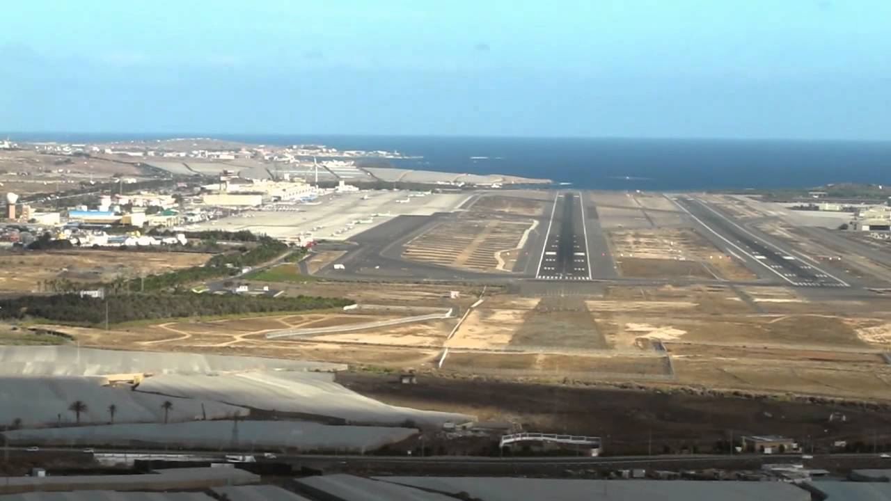 COCKPIT VIEW OF APPROACH AND LANDING AT GRAN CANARIA GANDO AIRPORT