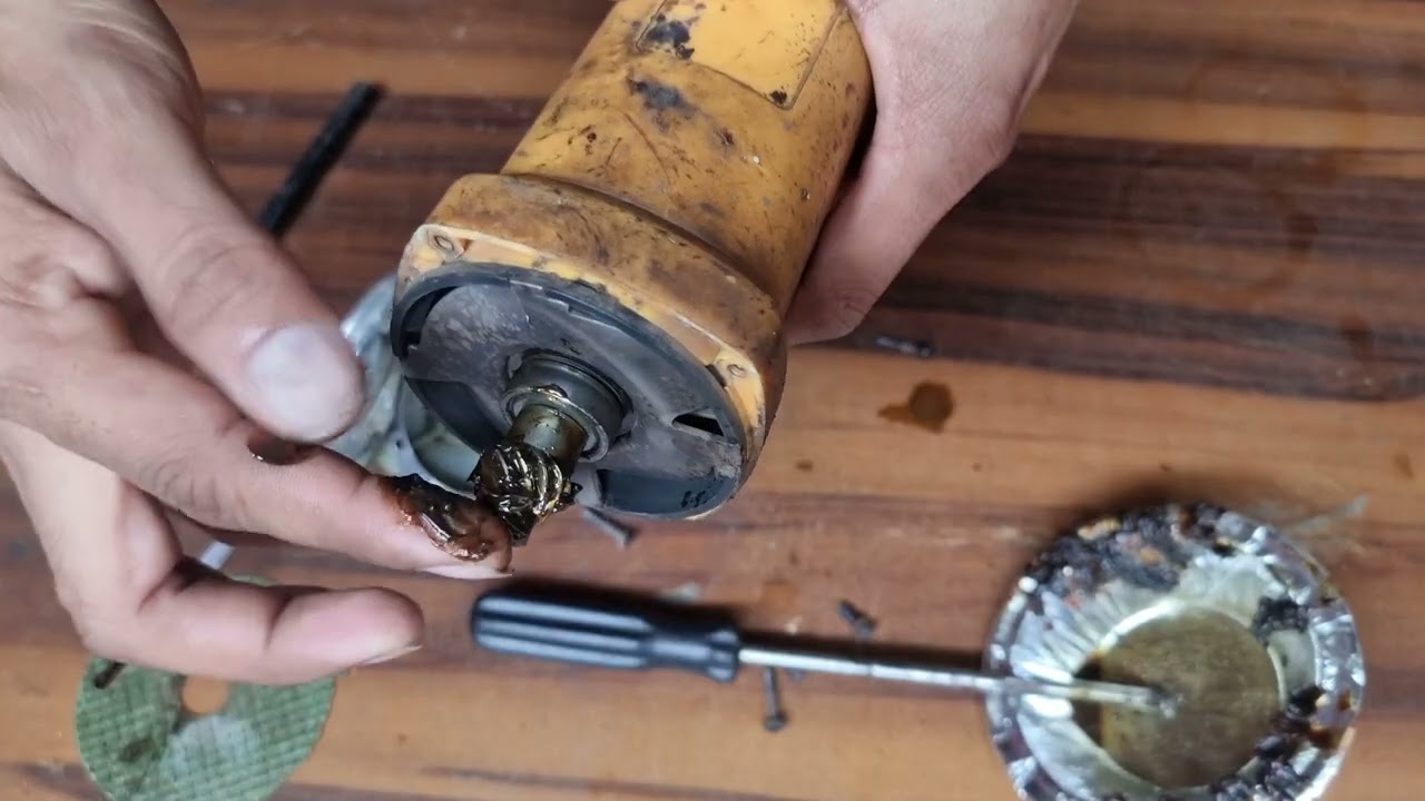 How to Clean Grinder Burnt Grease 🔥 | Remove Hard Grease Easily (Step-by-Step Guide)