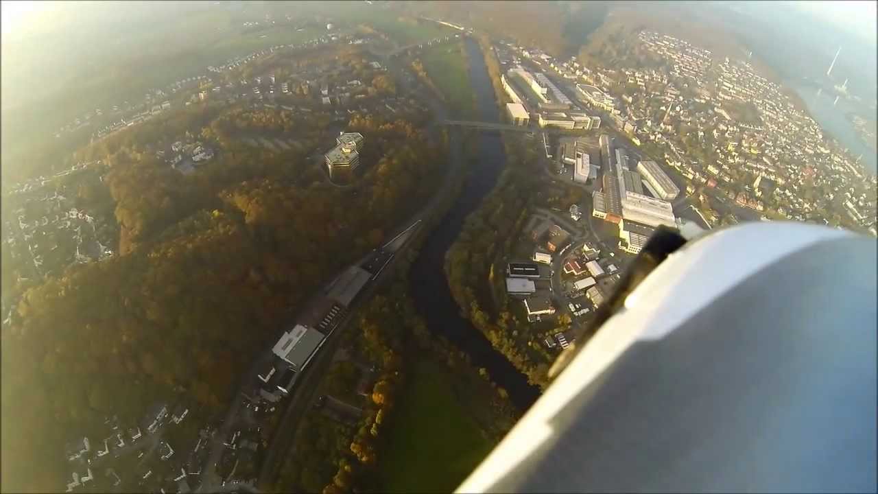 Fl&uuml;ge &uuml;ber den Ruhrwiesen bei Wetter (Ruhr)