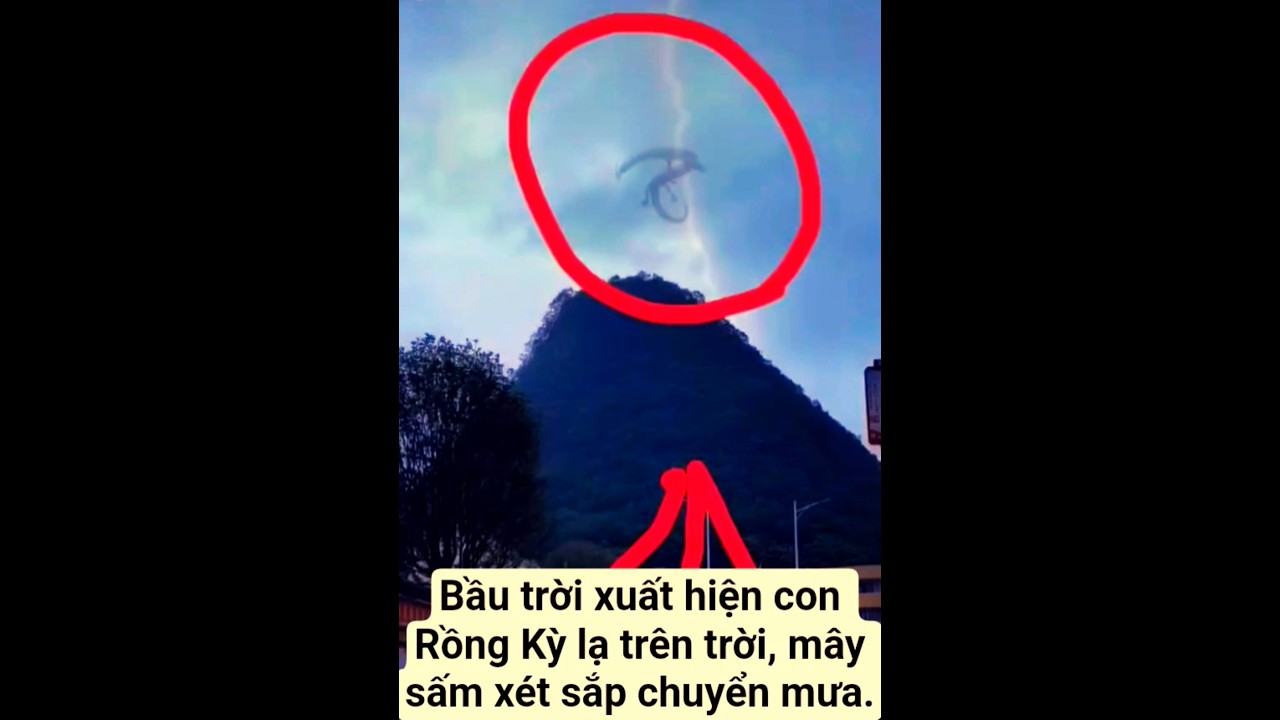 Bầu trời xuất hiện con Rồng Kỳ lạ mây sấm xét sắp chuyển mưa.
