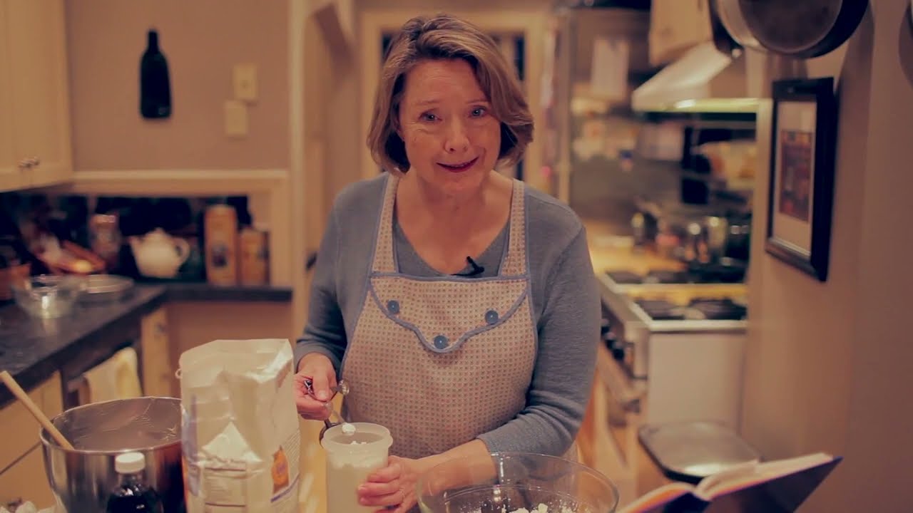 GLaDOS Bakes a Cake Ellen McLain, the OFFICIAL GLaDOS