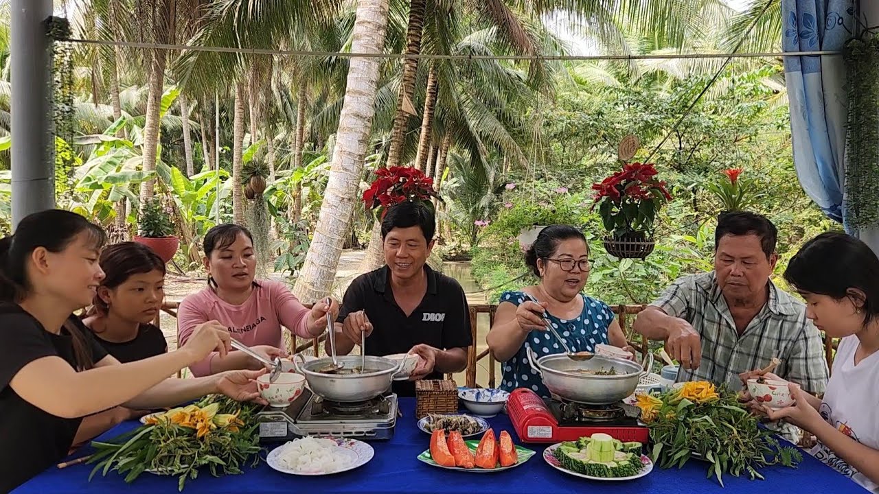 Những Ngày Đầu Năm Mới Gia Đình Họp Mặt Đầy Đủ với Nồi Lẩu Mắm Thiệt Là Ngon | TKQ & Family T2300