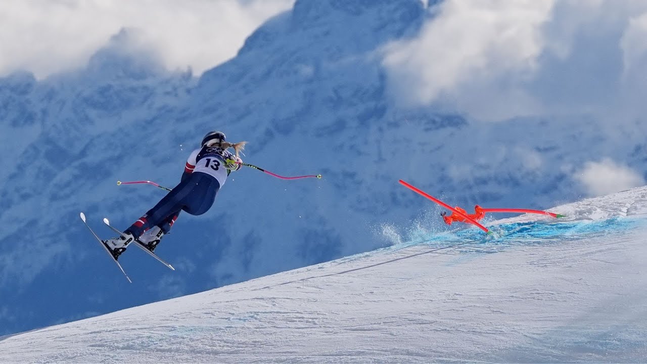 Lindsey Vonn crashes early in Olympic downhill, taken off the mountain in a helicopter