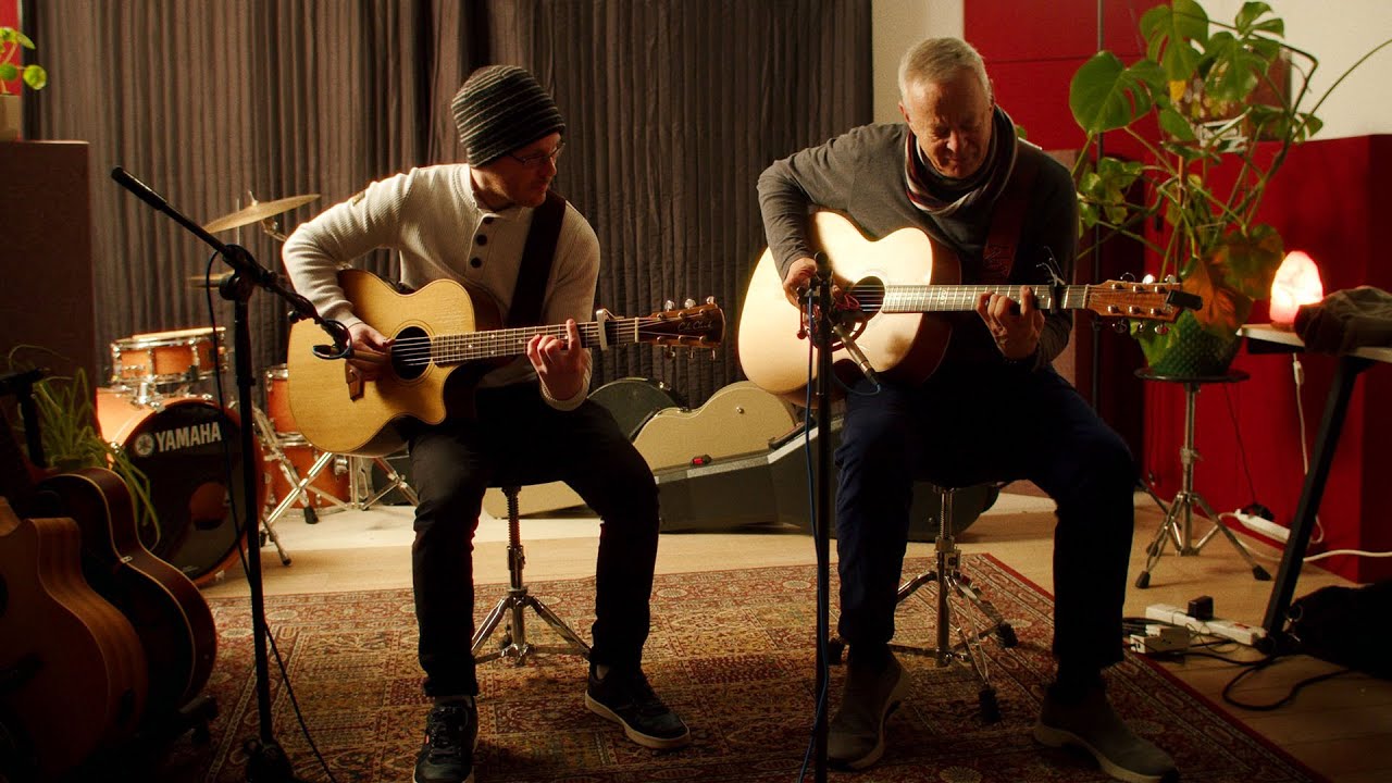 Tommy Emmanuel CGP & David Browne Murray duet of 'Halfway Home' at 1st Port of Call