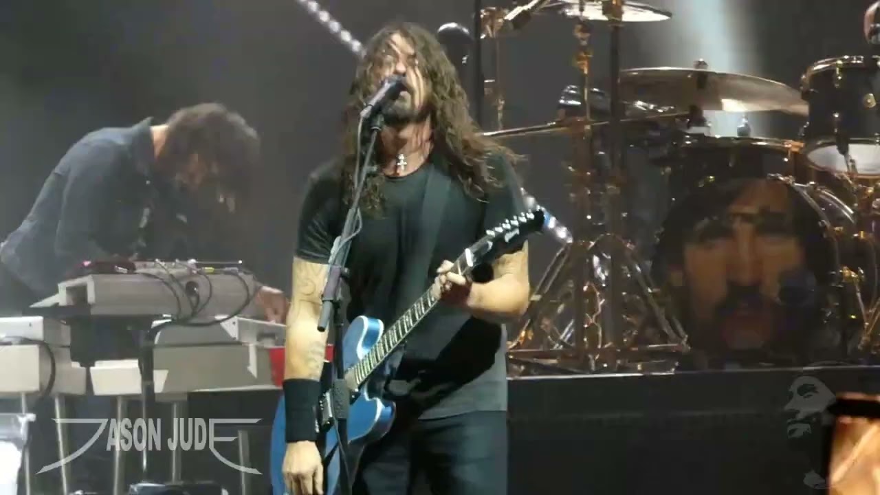 Foo Fighters - Blitzkrieg Bop [HD] LIVE 4/18/18