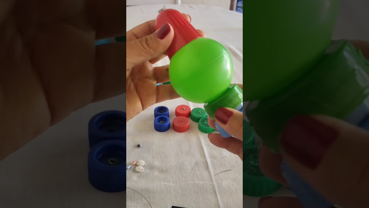 Bonecos com reutilização de tampinhas plásticas!