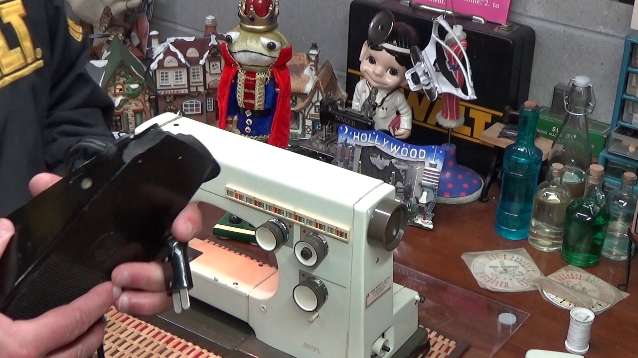 Unboxing Tsoi's Husqvarna Viking 6430, shipped by Goodwill of Seattle directly to the Workshop.