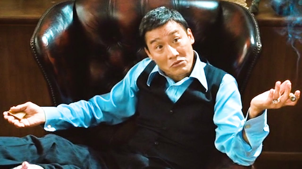 这才是香港真正的“教父”！把警察局开成公司，建立地下秩序，全港黑白两道都得听他的！一口气看完《金钱帝国》