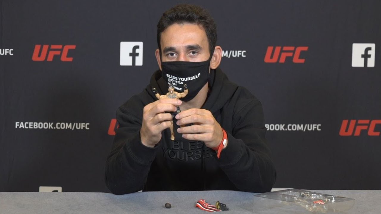 Max Holloway Unboxes His Jazwares Action Figure