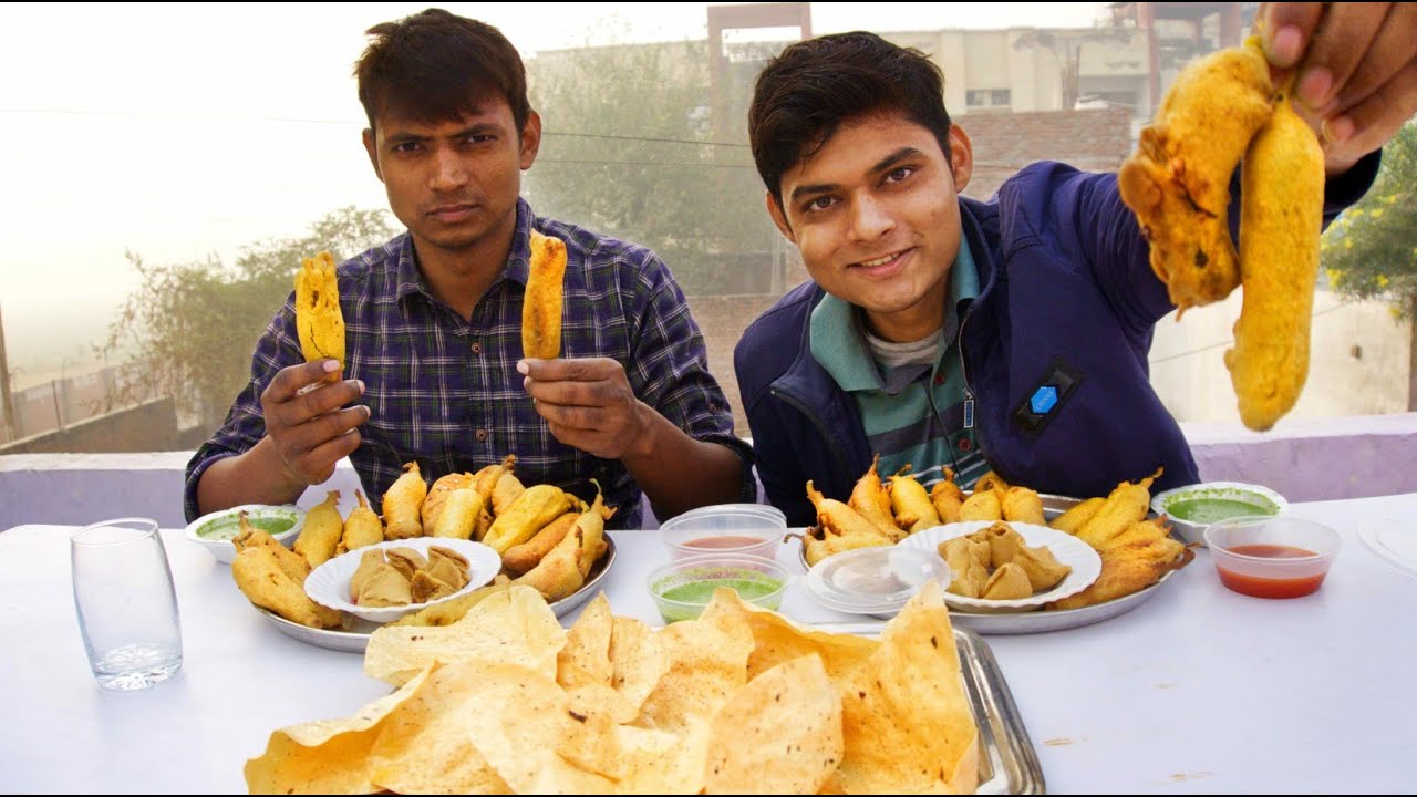 Jodhpuri Mirchi Vada Eating Challenge | Mirchi Vada Eating Competition | Extra Spicy Food Challenge