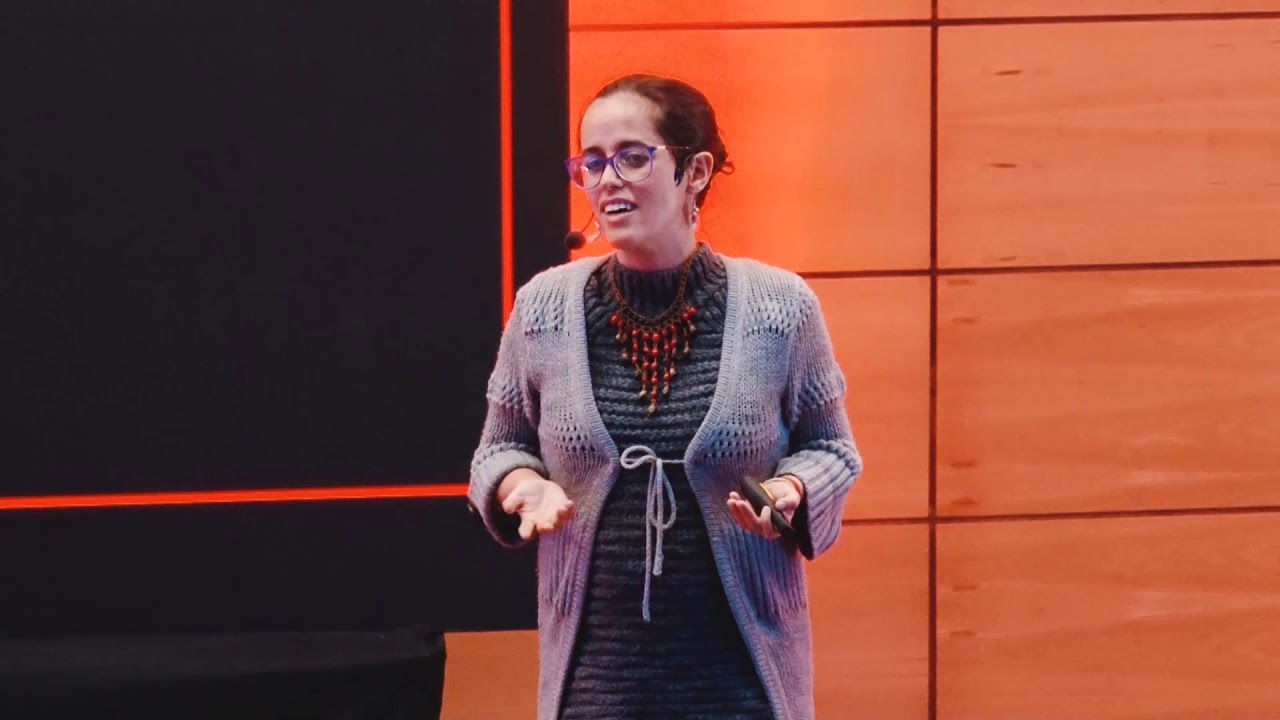El Amor Contra el Olvido | María Fernanda Restrepo | TEDxPUCE