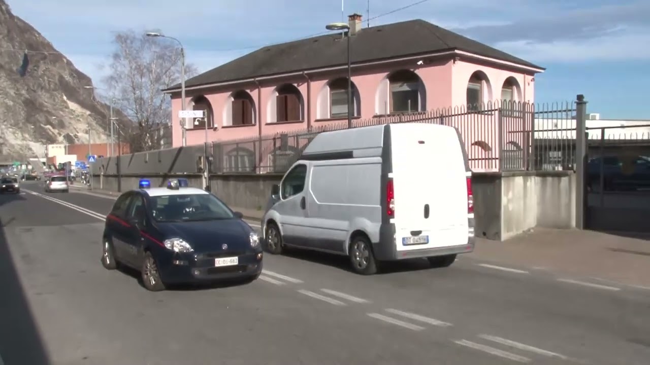 Dal balcone chiama i Carabinieri: “Aiuto, il papà picchia la mamma”. Arresto a Gravellona Toce