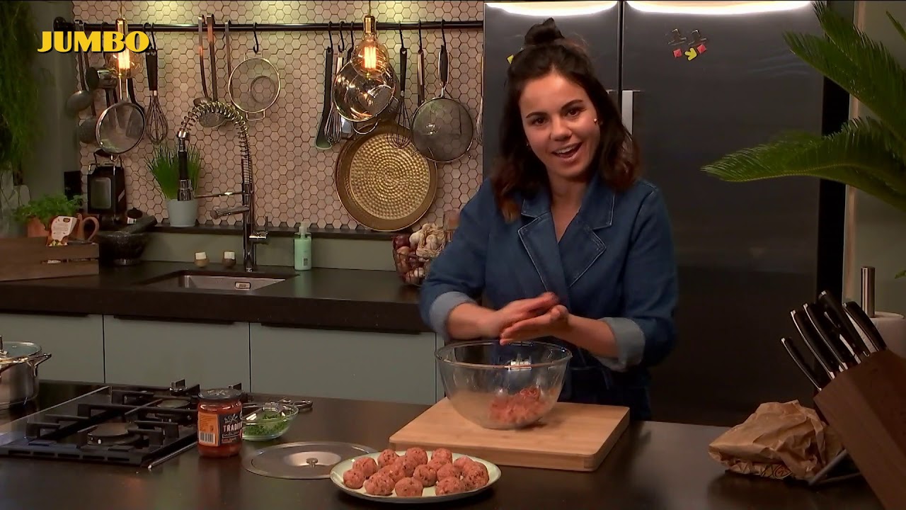 Wat eten we? Bieslook-gehaktballetjes in tomatensaus
