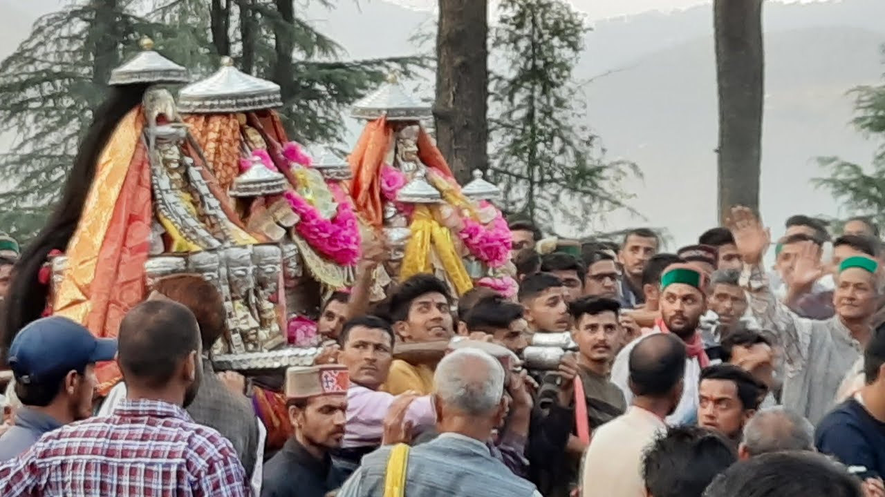 देवताओ का महामिलन श्री नाग धमुनी,देवे के देव महादेव,नाग कजोणी, नाग धमुनी के मंदीर परिसर में#seri