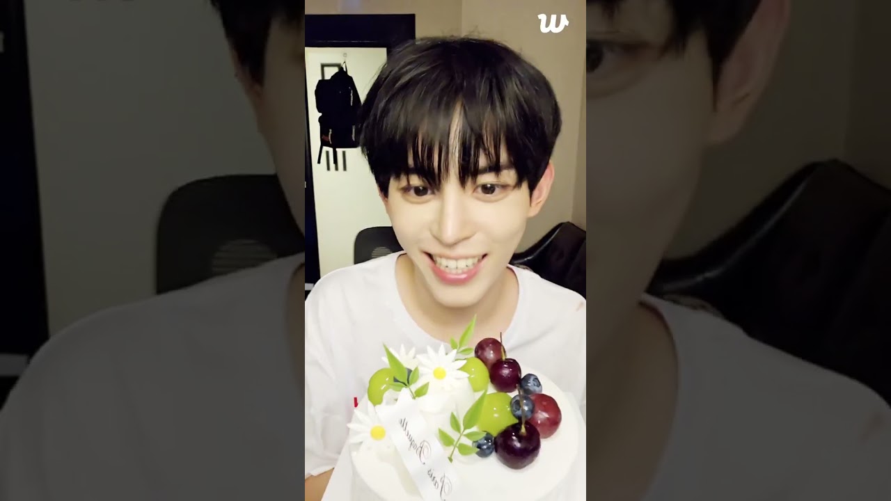 [SUB] 250817 나우즈 현빈  NOWZ HYEONBIN Weverse Live: 다음주도 파이팅하자🐰 Let's cheer up next week too 🐰