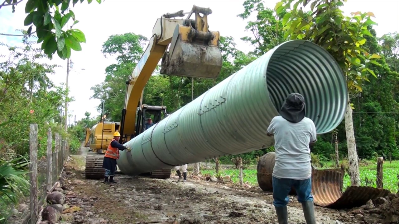 Relastrado y colocación de alcantarilla en Balzayacu Puerto Napo-Prefectura de Napo