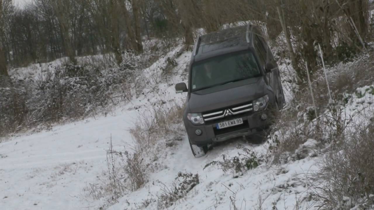 Mitsubishi Pajero 5 portes 3.2 DI-D sous la neige